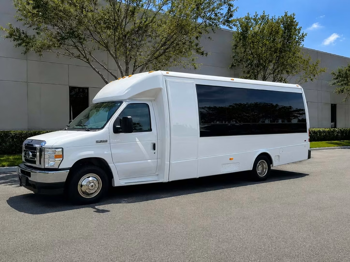 bettendorf 15 passenger minibus rental