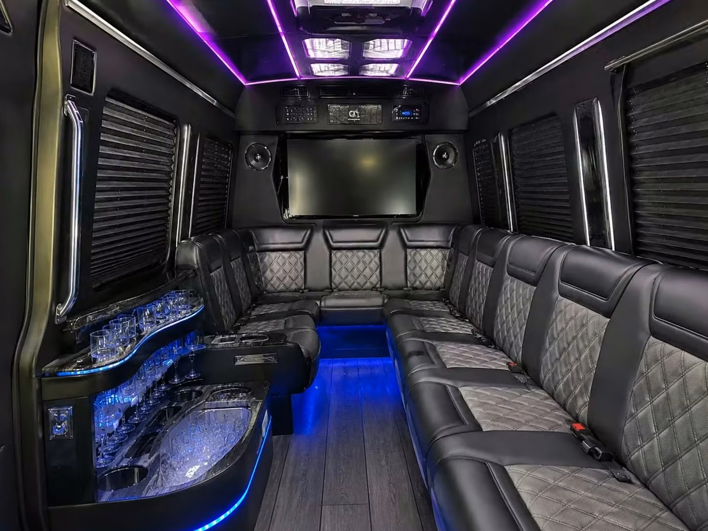bettendorf 15 to 35 passenger wedding minibuses for bettendorf guest transfers