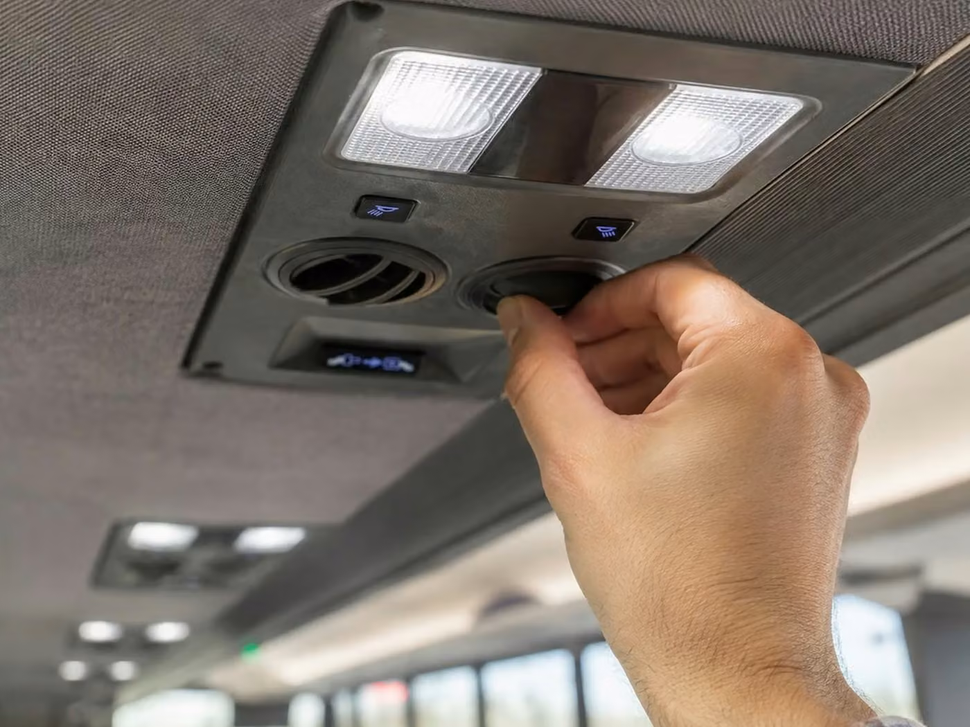 bettendorf 18 passenger minibus climate control