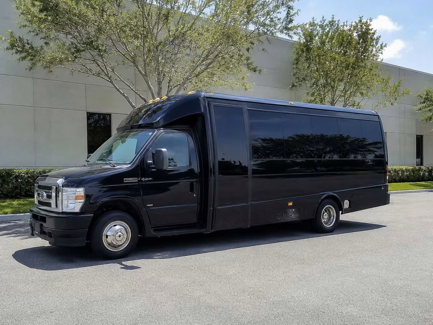 bettendorf 18 passenger minibus rental