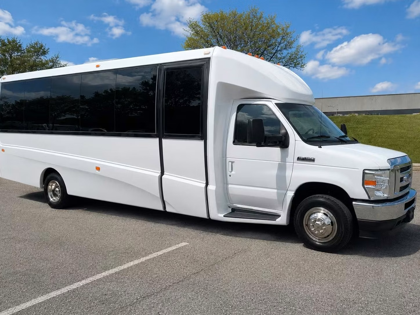 bettendorf 20 passenger minibus rental