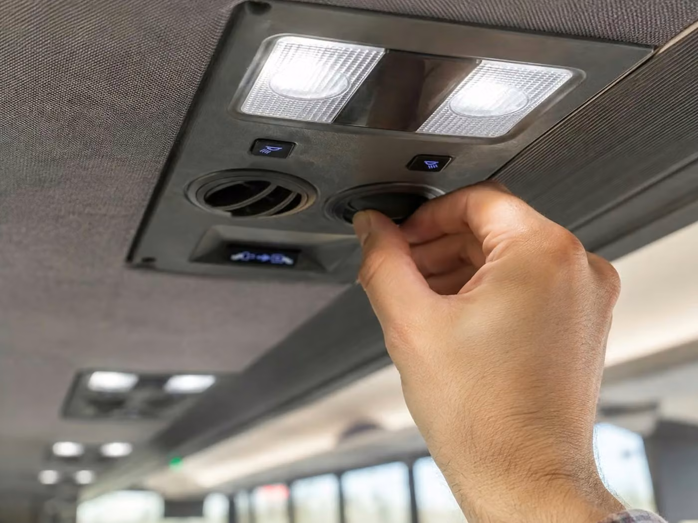 bettendorf 28 passenger minibus air conditioning