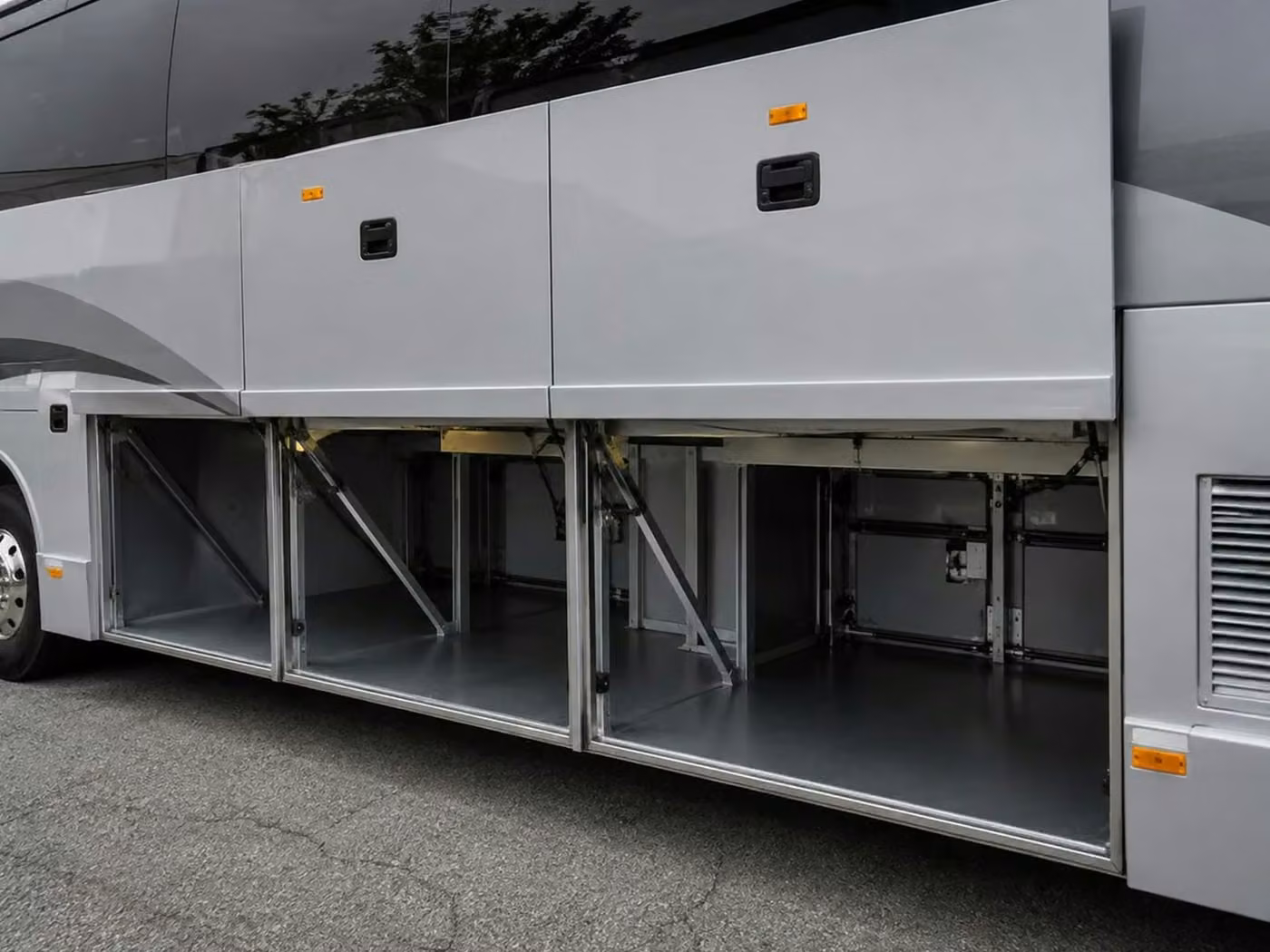 bettendorf 56 passenger charter bus luggage bays