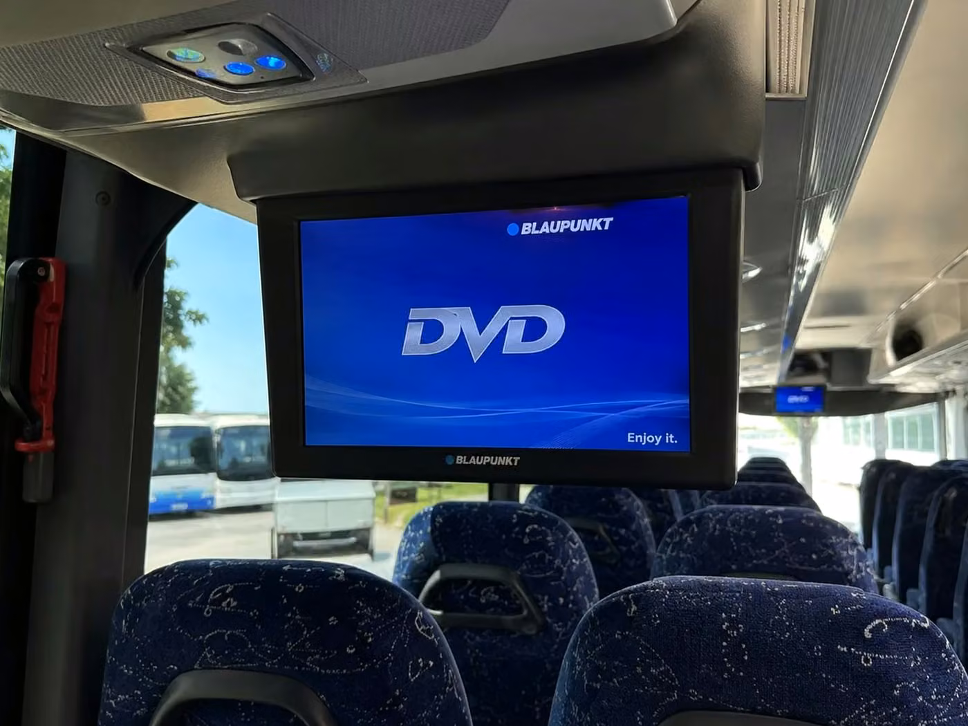 bettendorf 56 passenger charter bus tvs